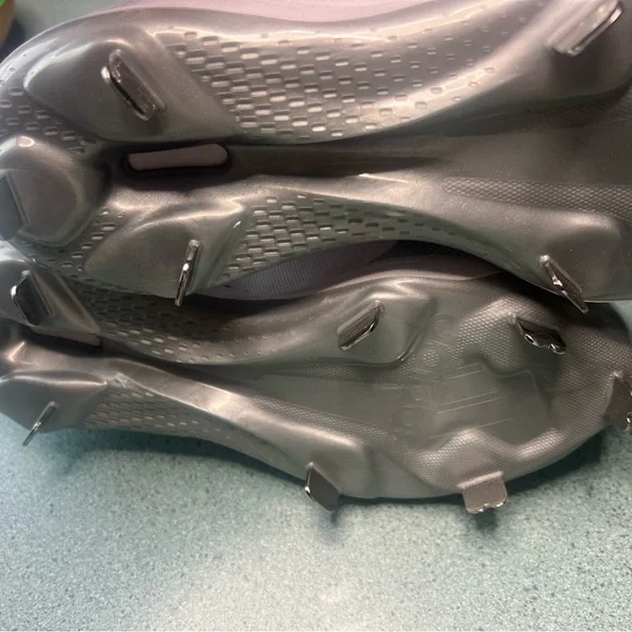 Adidas WOMENS Silver and White Softball Cleats - Picture 8 of 9